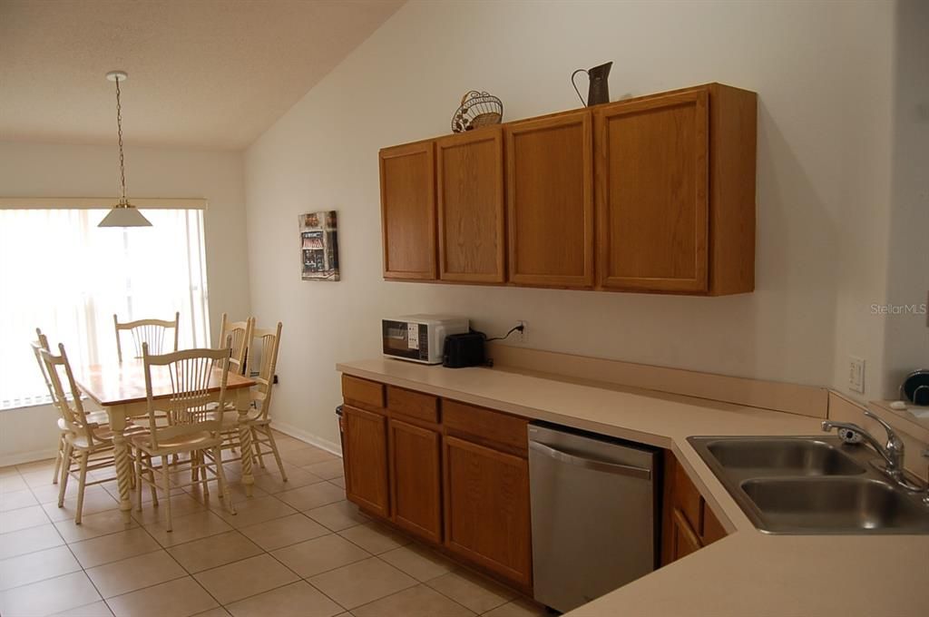 待售: $435,000 (4 贝兹, 2 浴室, 1822 平方英尺)