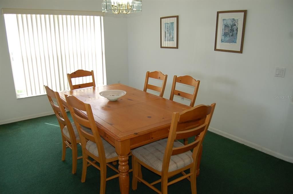 待售: $435,000 (4 贝兹, 2 浴室, 1822 平方英尺)