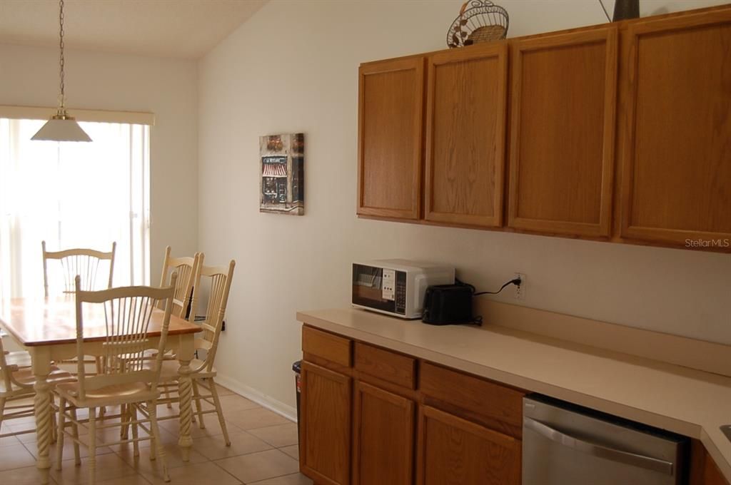 待售: $435,000 (4 贝兹, 2 浴室, 1822 平方英尺)