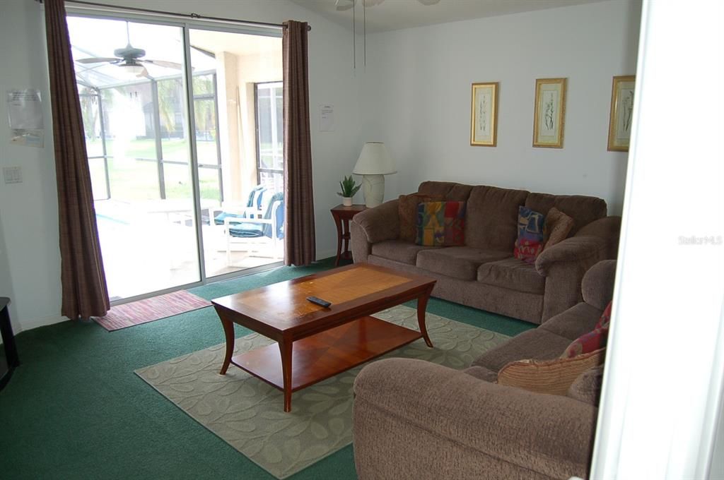 待售: $435,000 (4 贝兹, 2 浴室, 1822 平方英尺)