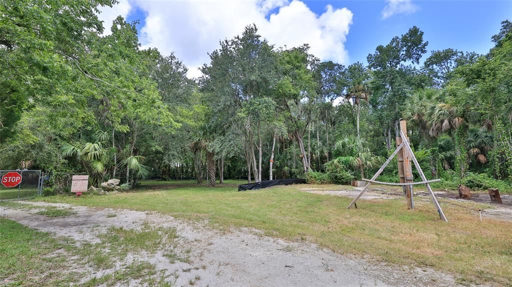 На продажу: $99,900 (0.84 acres)