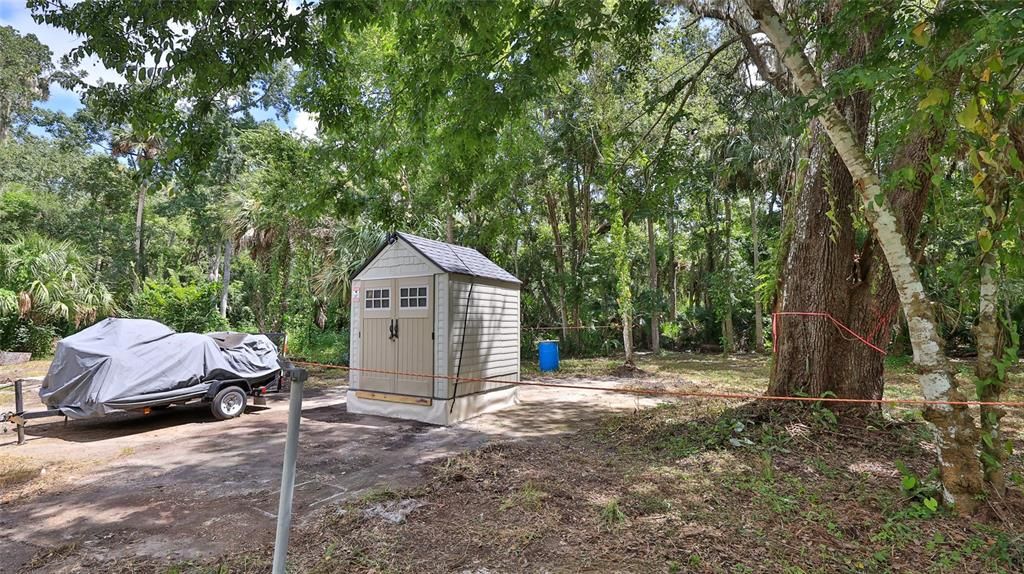 На продажу: $99,900 (0.84 acres)