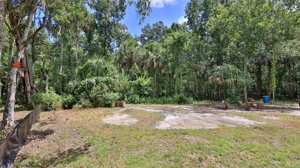 На продажу: $99,900 (0.84 acres)