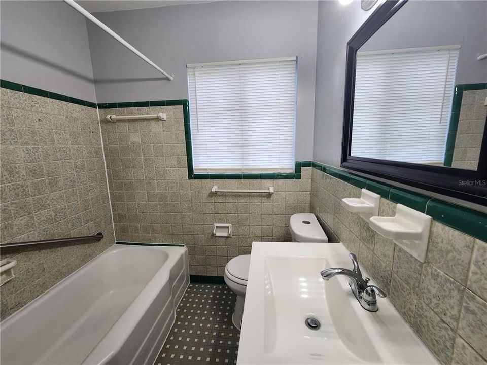 En Renta: $1,599 (3 camas, 1 baños, 1215 Pies cuadrados)