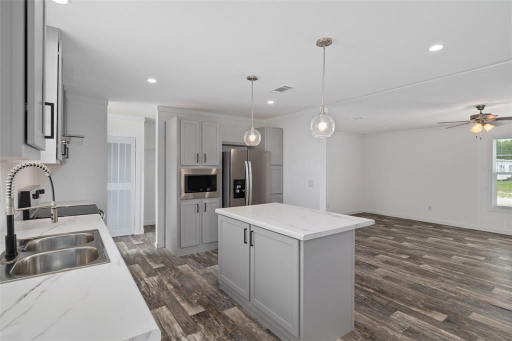 На продажу: $229,000 (3 спален, 2 ванн, 1493 Квадратных фут)