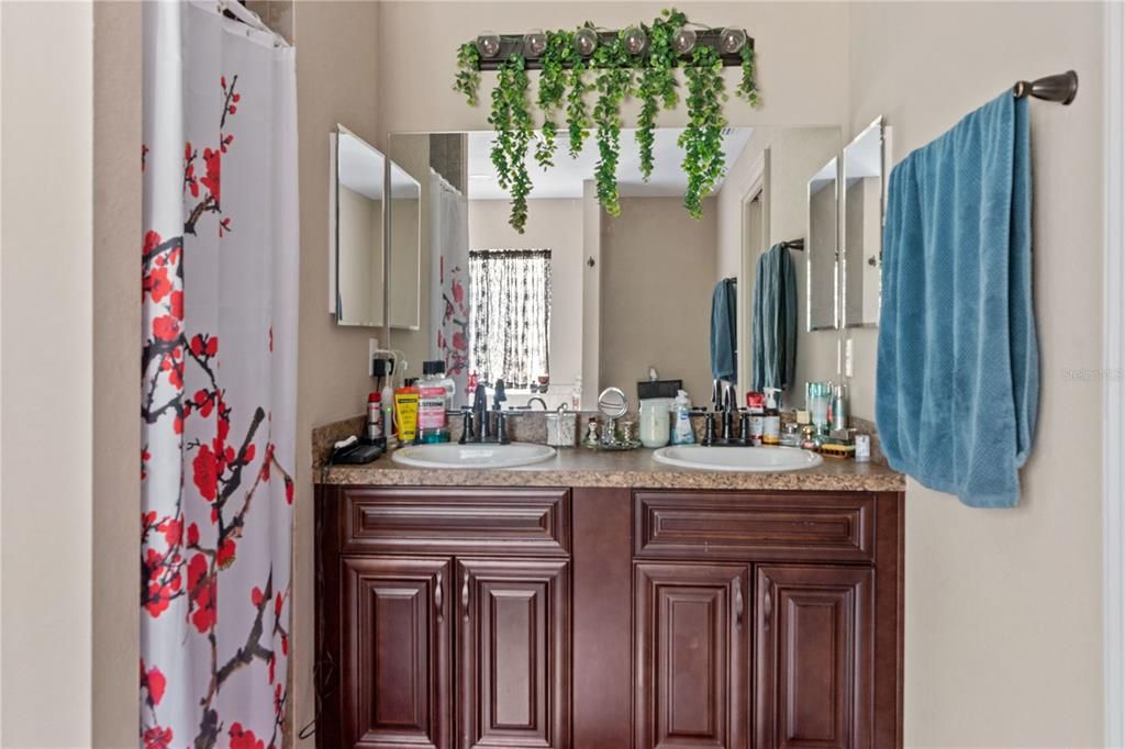 Active With Contract: $215,000 (3 beds, 2 baths, 1934 Square Feet)