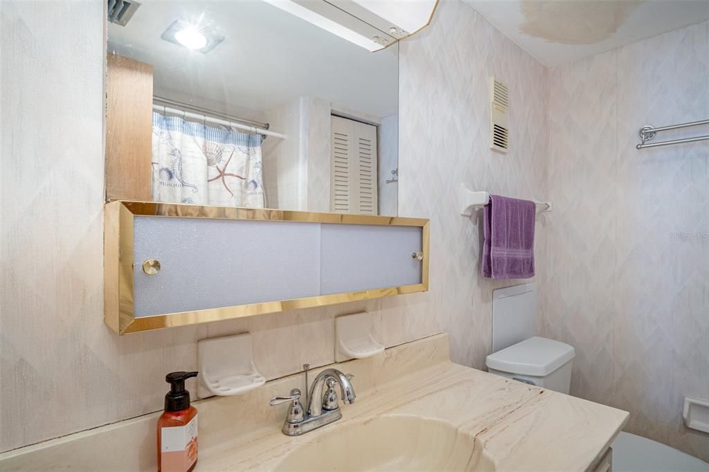 For Sale: $274,900 (2 beds, 2 baths, 1255 Square Feet)