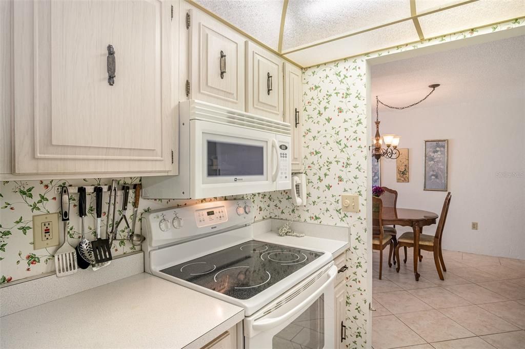 For Sale: $274,900 (2 beds, 2 baths, 1255 Square Feet)