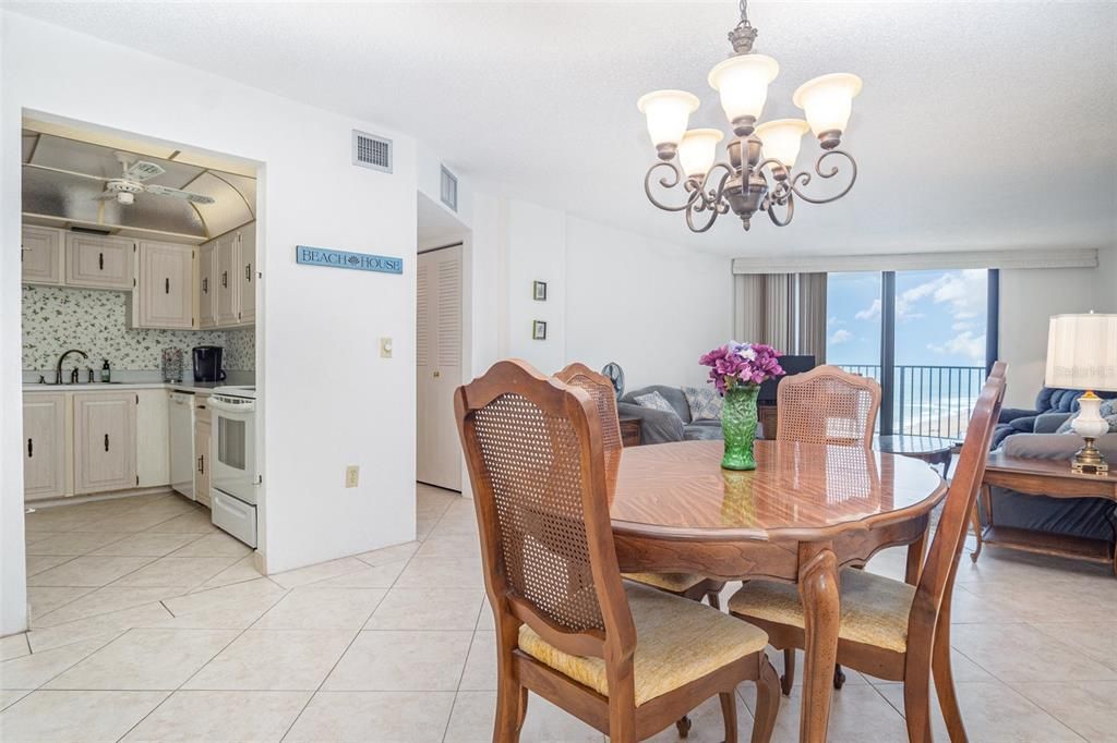 For Sale: $274,900 (2 beds, 2 baths, 1255 Square Feet)