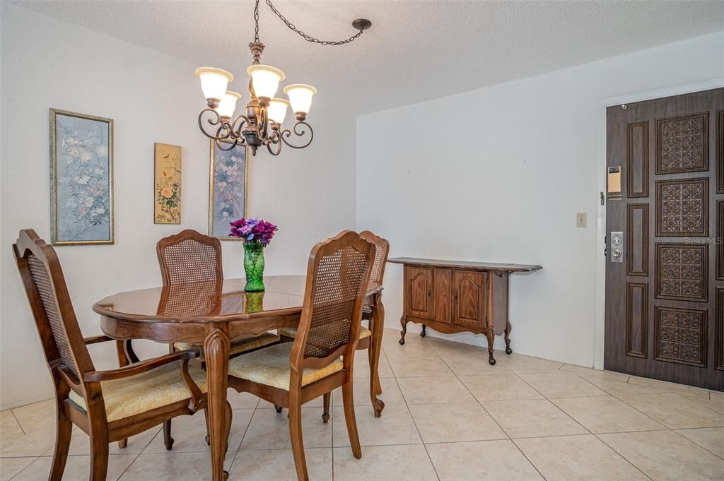 For Sale: $274,900 (2 beds, 2 baths, 1255 Square Feet)