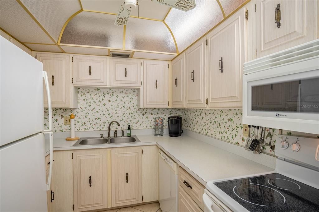 For Sale: $274,900 (2 beds, 2 baths, 1255 Square Feet)