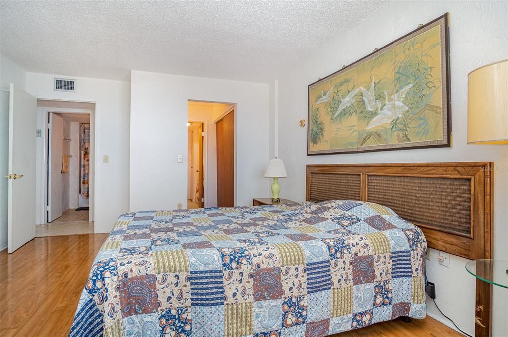 For Sale: $274,900 (2 beds, 2 baths, 1255 Square Feet)