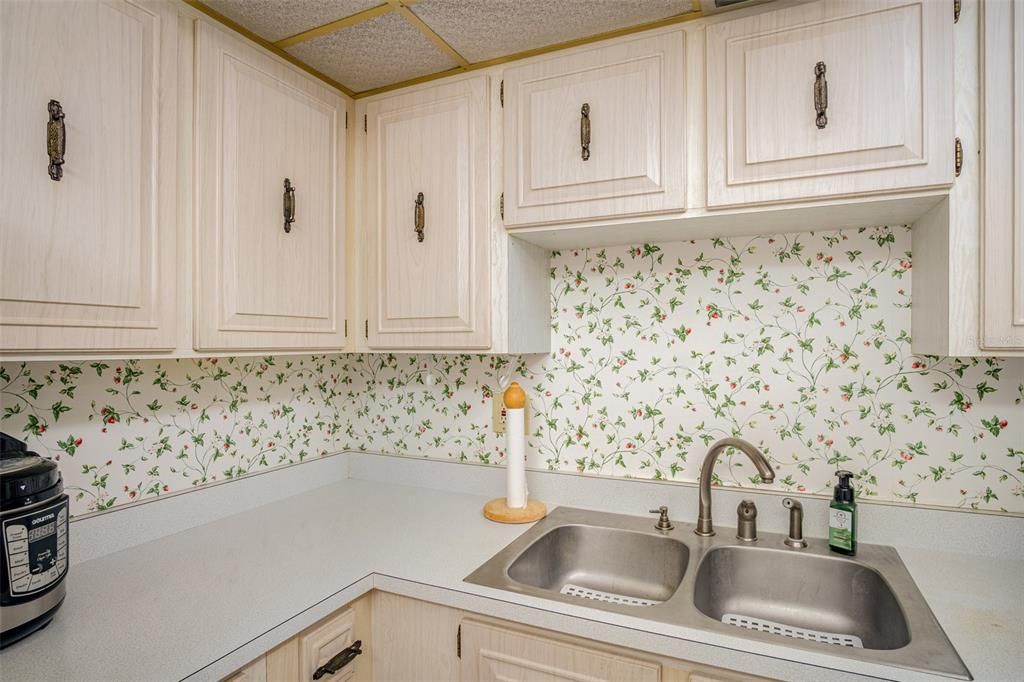 For Sale: $274,900 (2 beds, 2 baths, 1255 Square Feet)