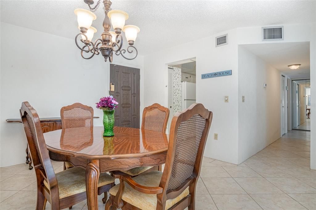 For Sale: $274,900 (2 beds, 2 baths, 1255 Square Feet)