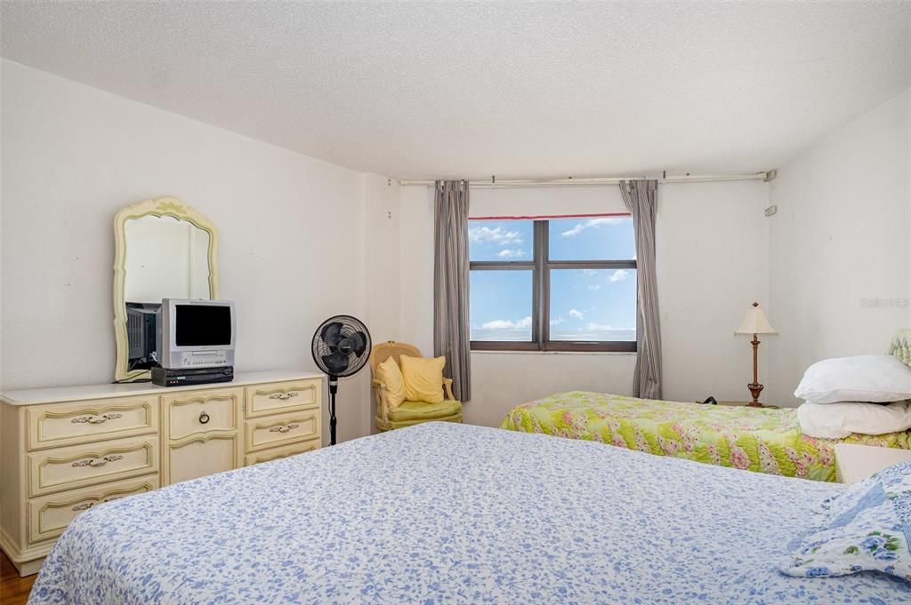 For Sale: $274,900 (2 beds, 2 baths, 1255 Square Feet)