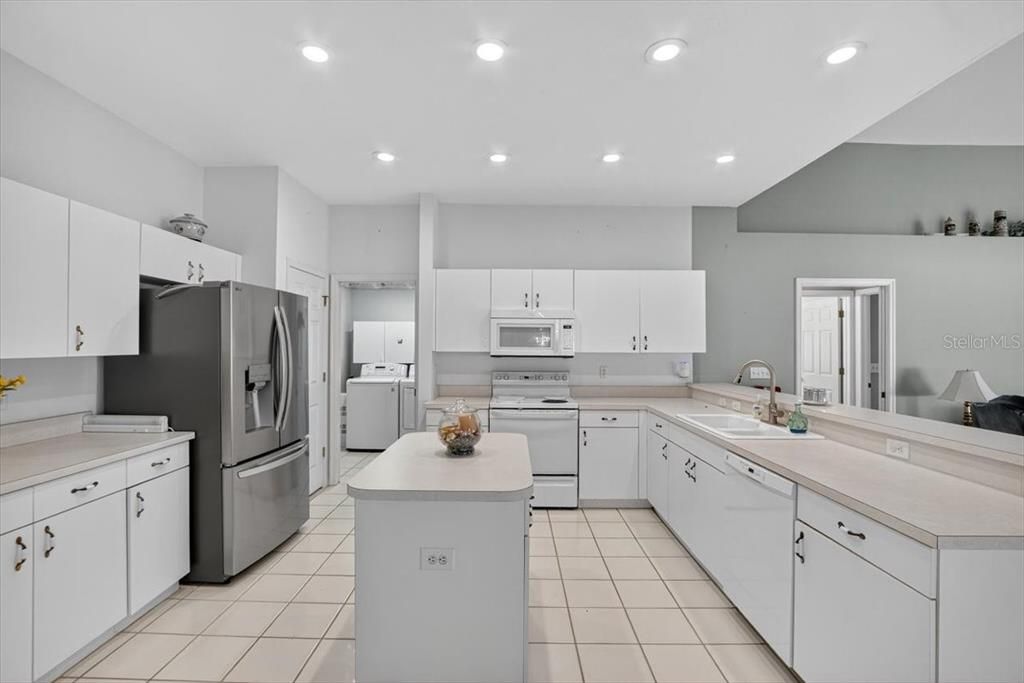 En Venta: $445,000 (4 camas, 3 baños, 2508 Pies cuadrados)