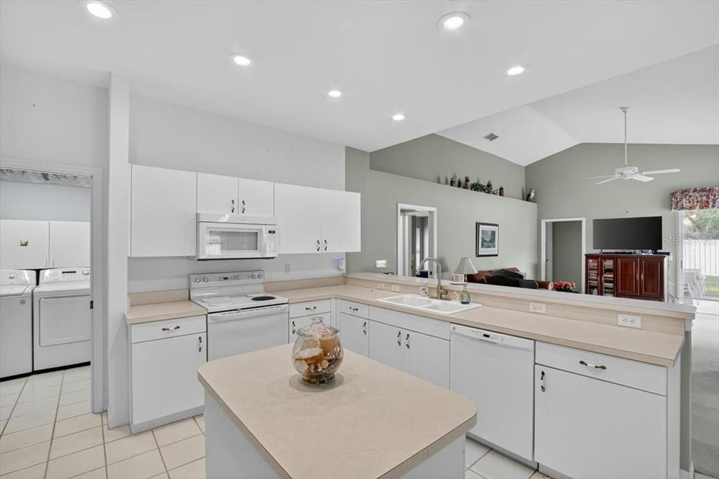 En Venta: $445,000 (4 camas, 3 baños, 2508 Pies cuadrados)