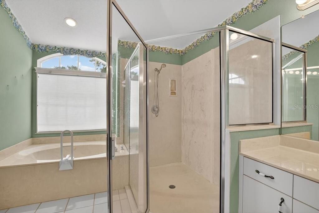 En Venta: $445,000 (4 camas, 3 baños, 2508 Pies cuadrados)