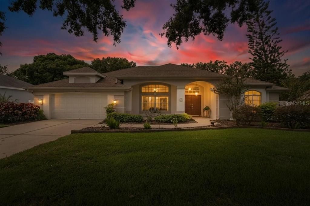 En Venta: $445,000 (4 camas, 3 baños, 2508 Pies cuadrados)