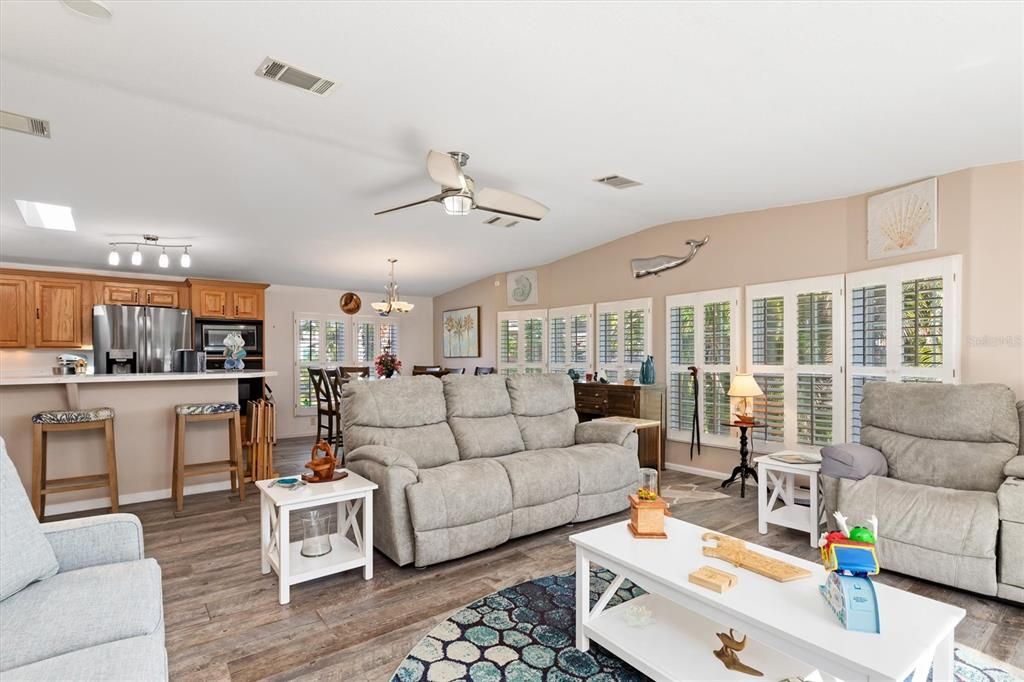 Active With Contract: $275,000 (2 beds, 2 baths, 1922 Square Feet)