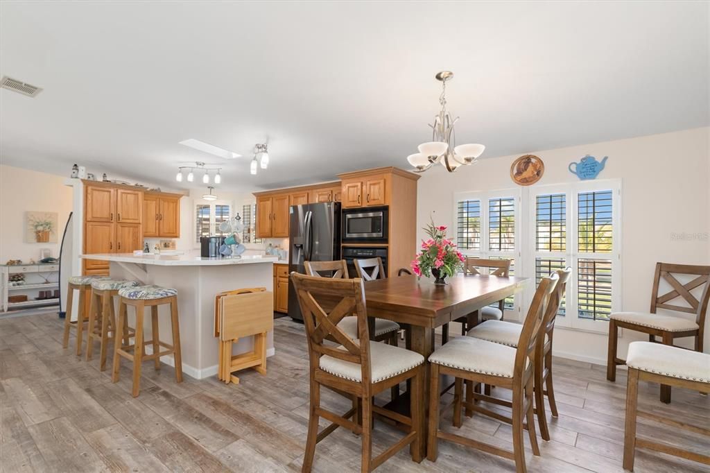 Active With Contract: $275,000 (2 beds, 2 baths, 1922 Square Feet)