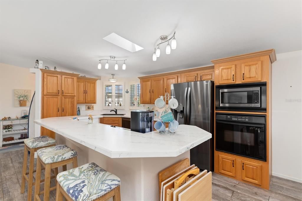 Active With Contract: $275,000 (2 beds, 2 baths, 1922 Square Feet)