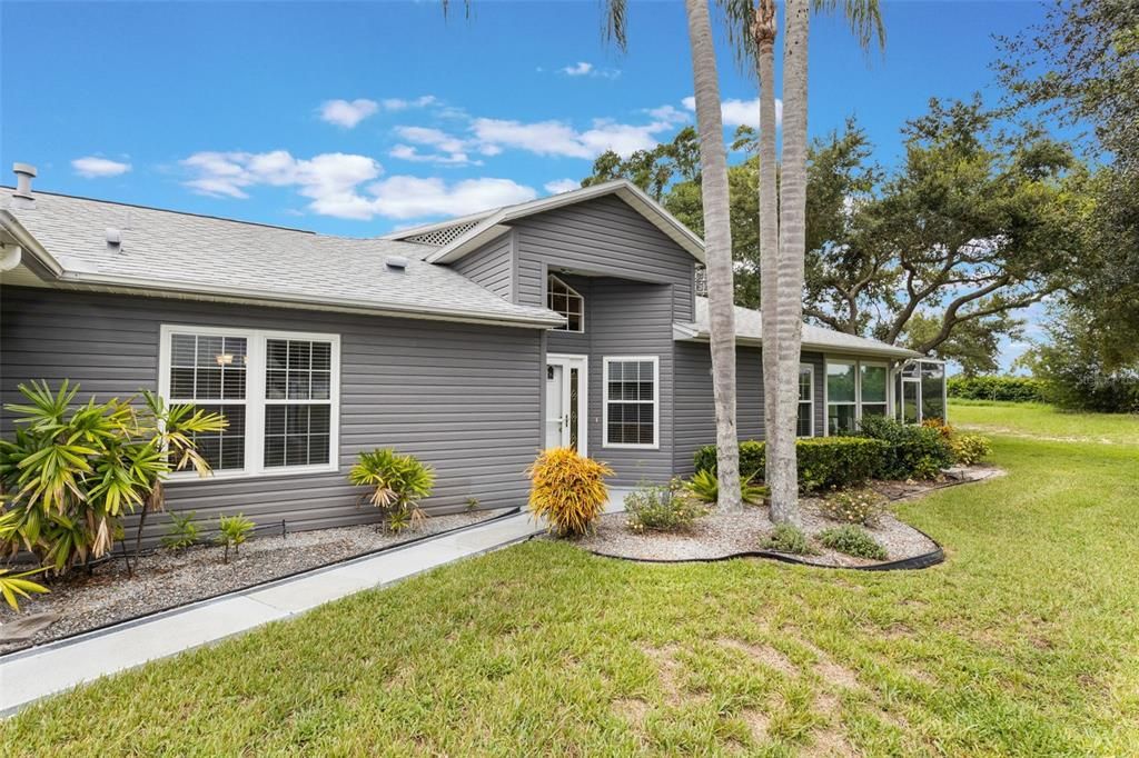 Active With Contract: $225,000 (2 beds, 2 baths, 1293 Square Feet)