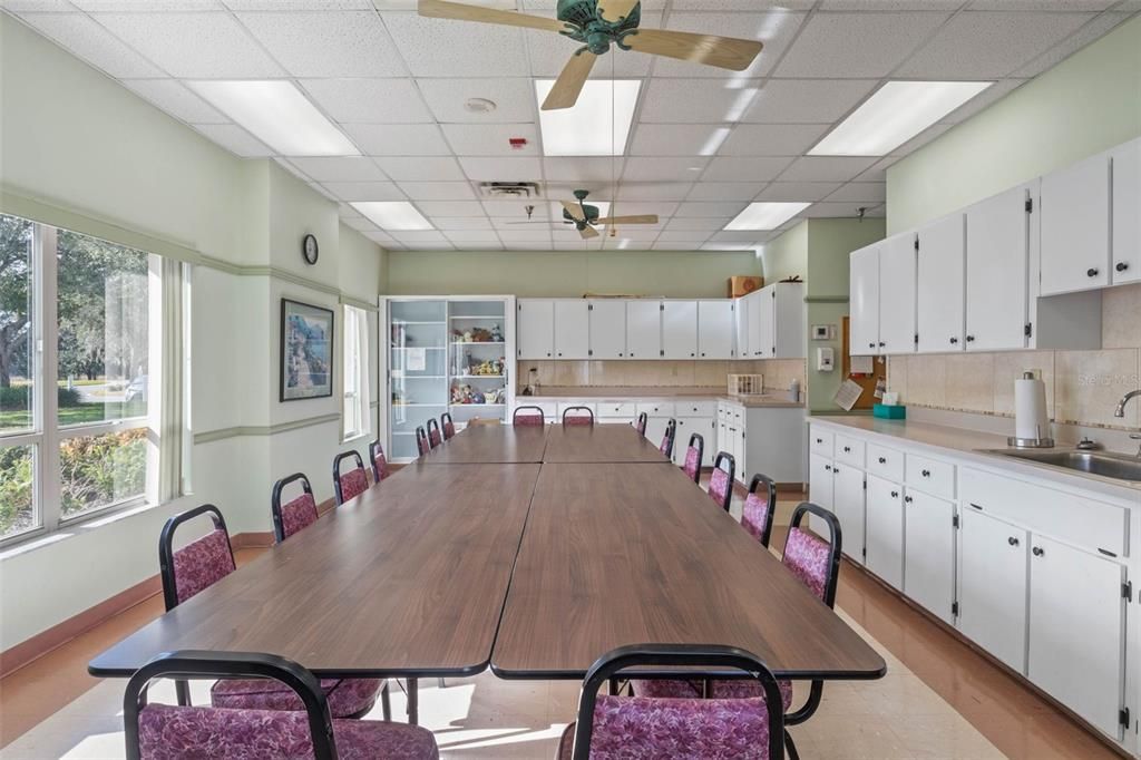 Active With Contract: $225,000 (2 beds, 2 baths, 1293 Square Feet)