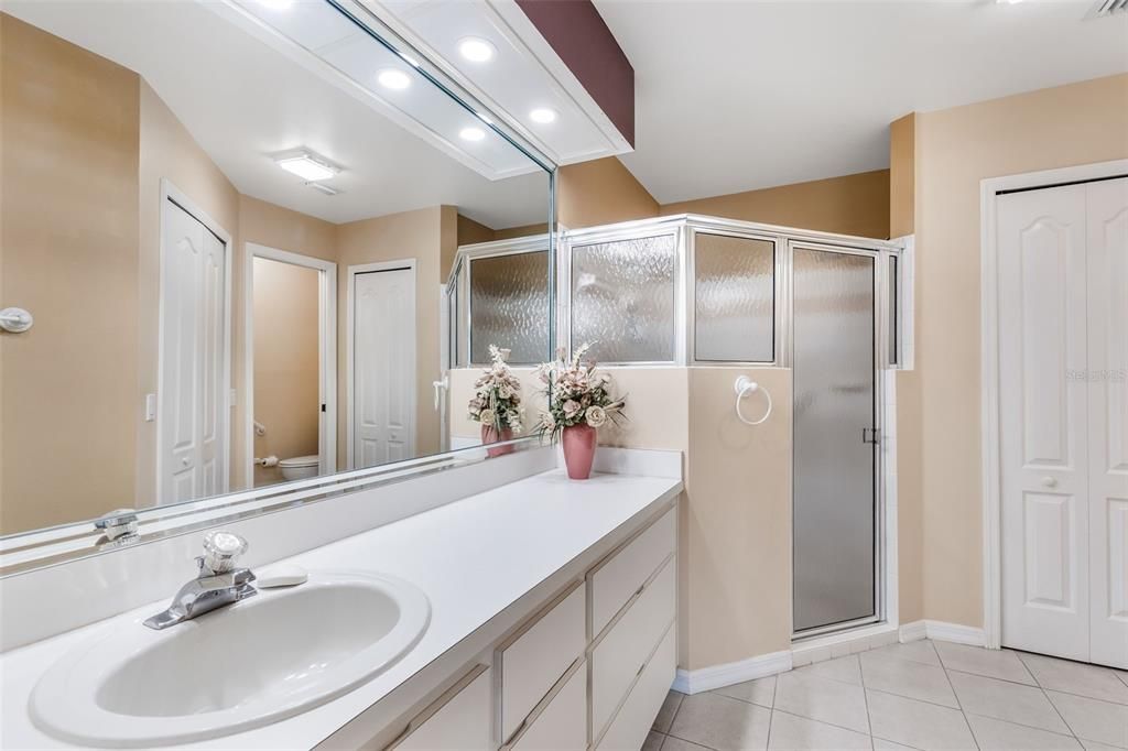 Active With Contract: $225,000 (2 beds, 2 baths, 1293 Square Feet)