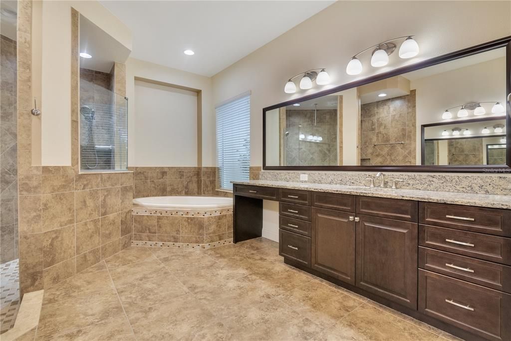 En Venta: $1,199,999 (6 camas, 5 baños, 4389 Pies cuadrados)