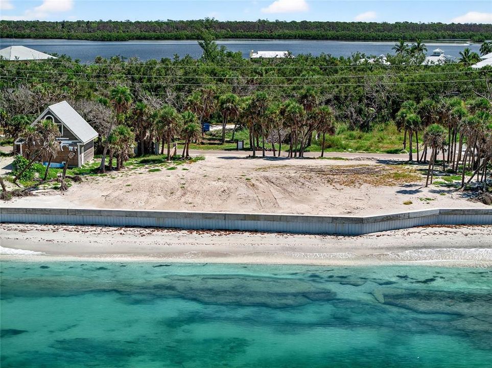 На продажу: $1,990,000 (0.44 acres)