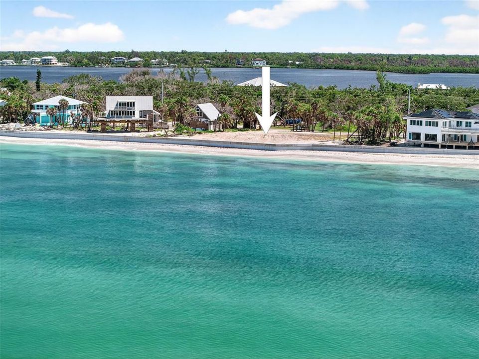 На продажу: $1,990,000 (0.44 acres)