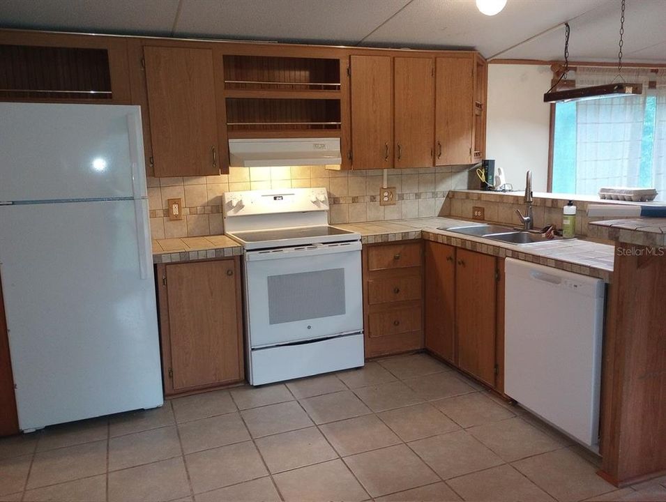 For Sale: $195,000 (2 beds, 2 baths, 1056 Square Feet)