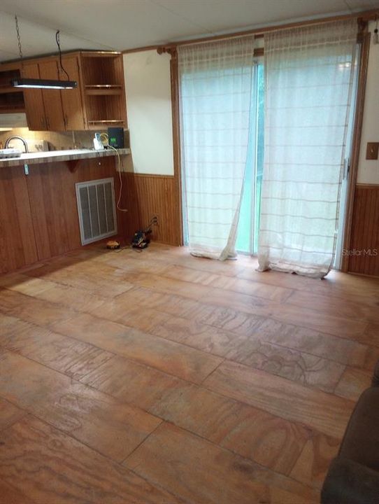 For Sale: $195,000 (2 beds, 2 baths, 1056 Square Feet)