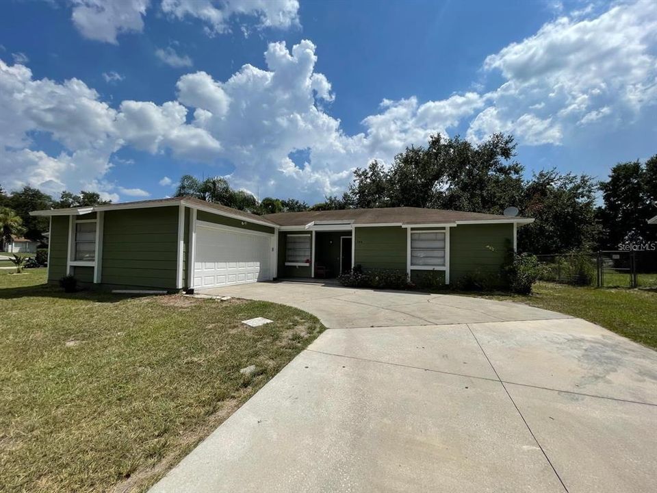 Recently Sold: $300,000 (3 beds, 2 baths, 1324 Square Feet)