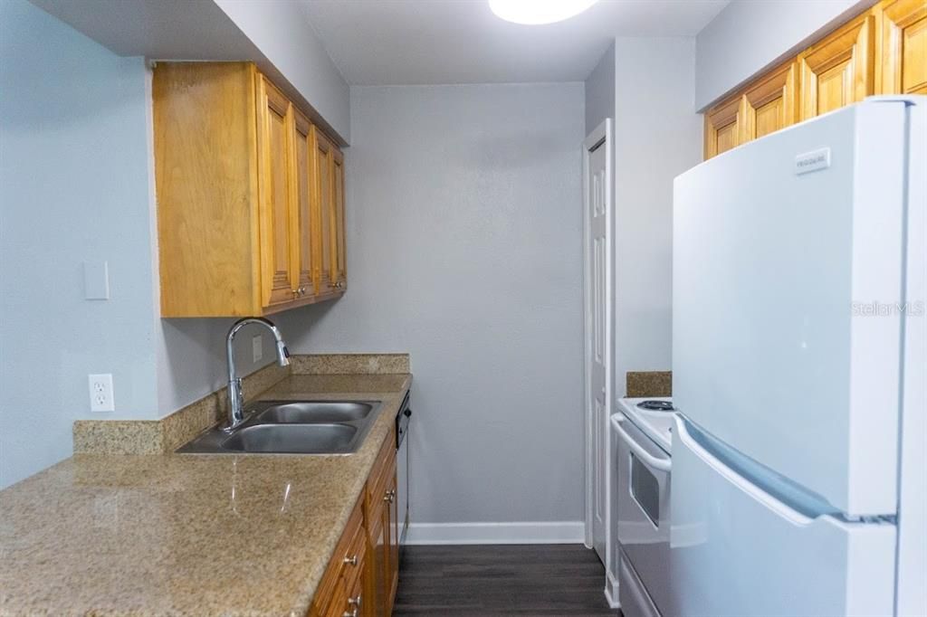For Sale: $157,900 (2 beds, 2 baths, 918 Square Feet)