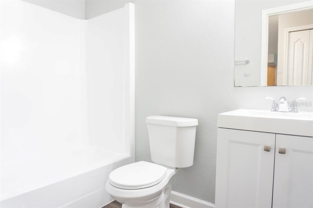 For Sale: $157,900 (2 beds, 2 baths, 918 Square Feet)