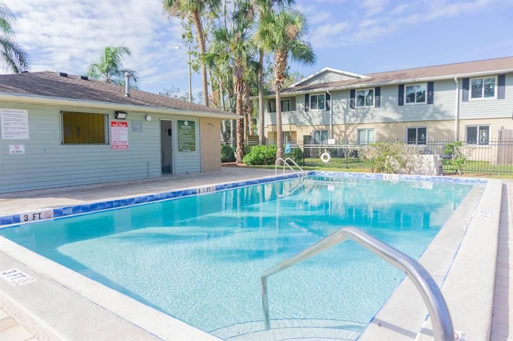 For Sale: $157,900 (2 beds, 2 baths, 918 Square Feet)