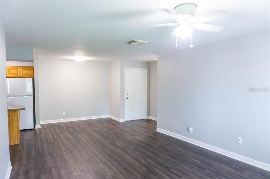 For Sale: $157,900 (2 beds, 2 baths, 918 Square Feet)