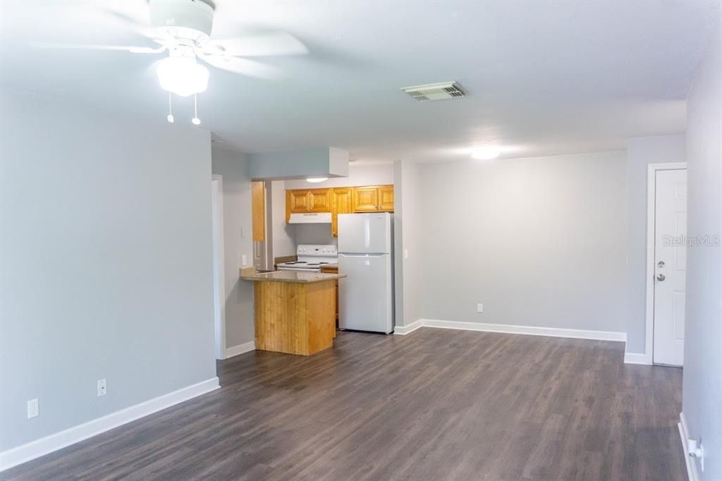 For Sale: $157,900 (2 beds, 2 baths, 918 Square Feet)