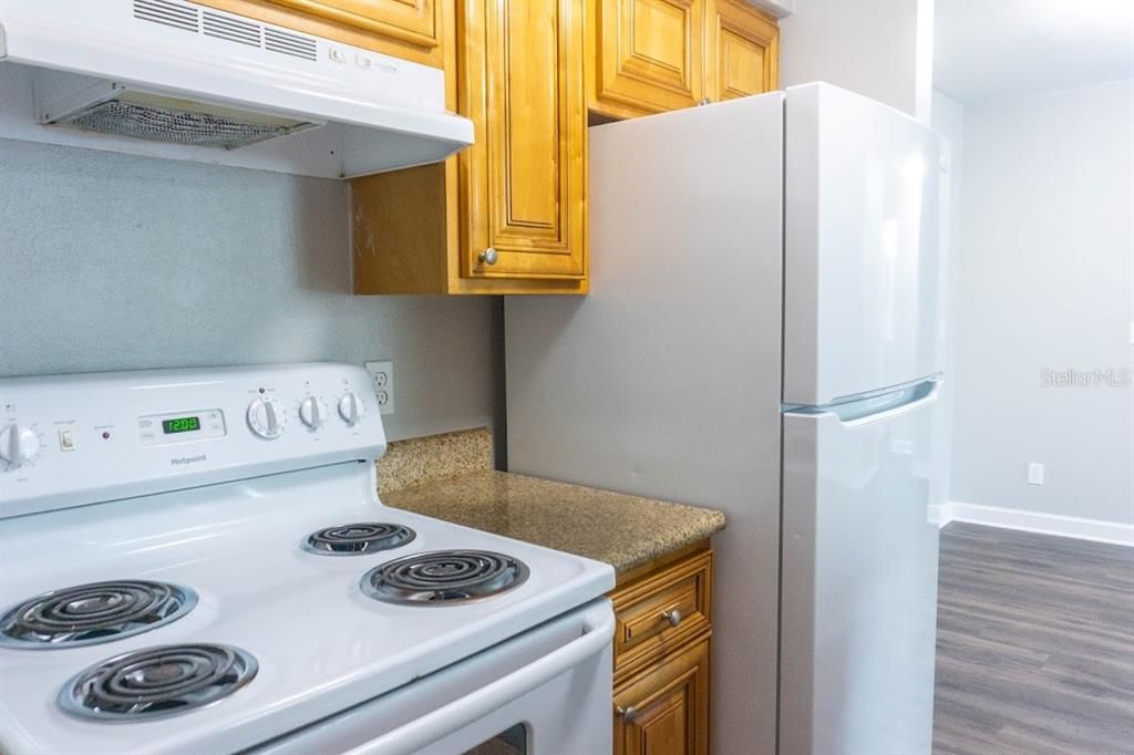 For Sale: $157,900 (2 beds, 2 baths, 918 Square Feet)