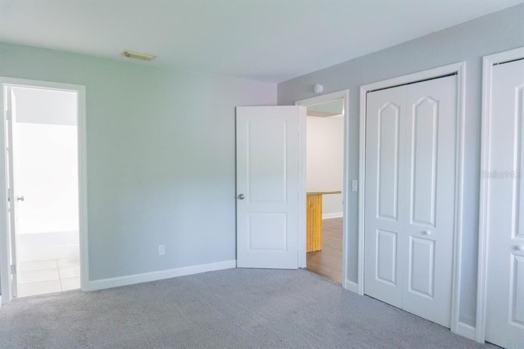 For Sale: $157,900 (2 beds, 2 baths, 918 Square Feet)