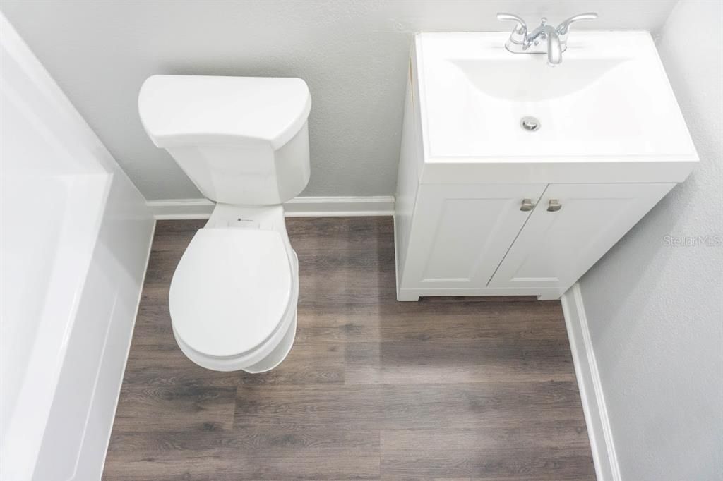 For Sale: $157,900 (2 beds, 2 baths, 918 Square Feet)