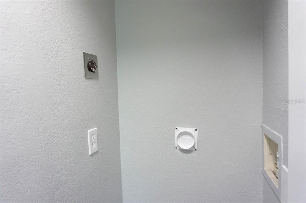 For Sale: $157,900 (2 beds, 2 baths, 918 Square Feet)