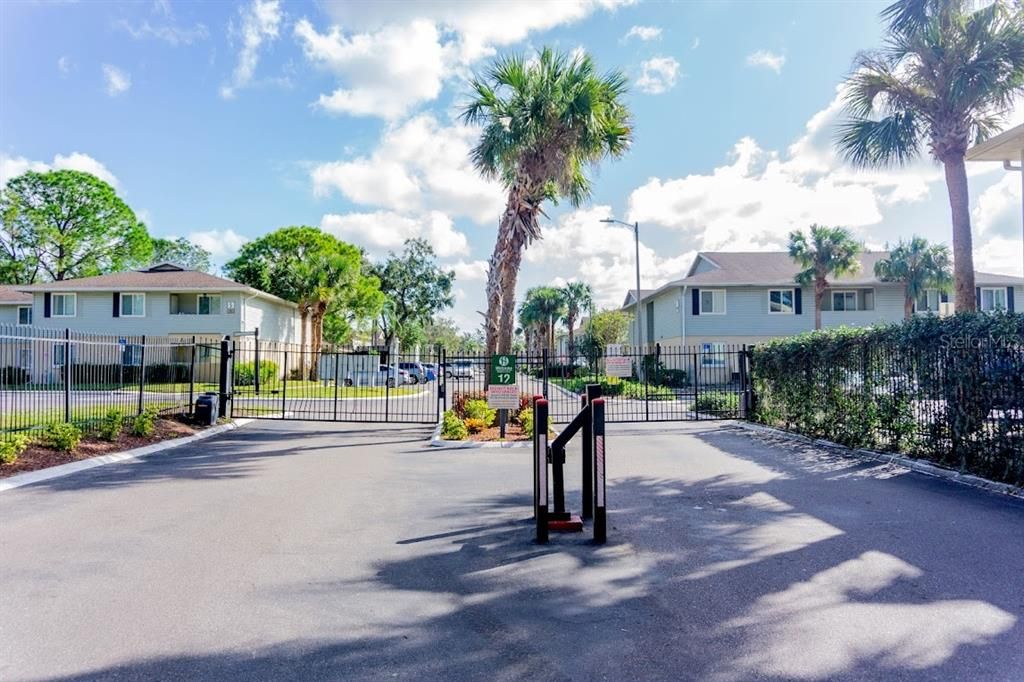 For Sale: $157,900 (2 beds, 2 baths, 918 Square Feet)