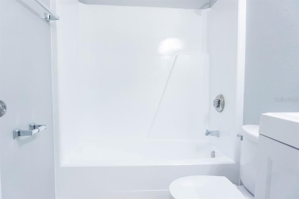 For Sale: $157,900 (2 beds, 2 baths, 918 Square Feet)