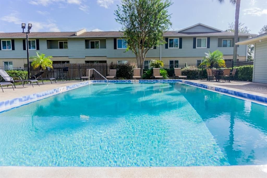 For Sale: $157,900 (2 beds, 2 baths, 918 Square Feet)