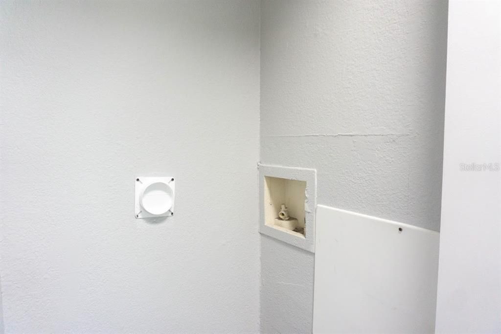 For Sale: $157,900 (2 beds, 2 baths, 918 Square Feet)