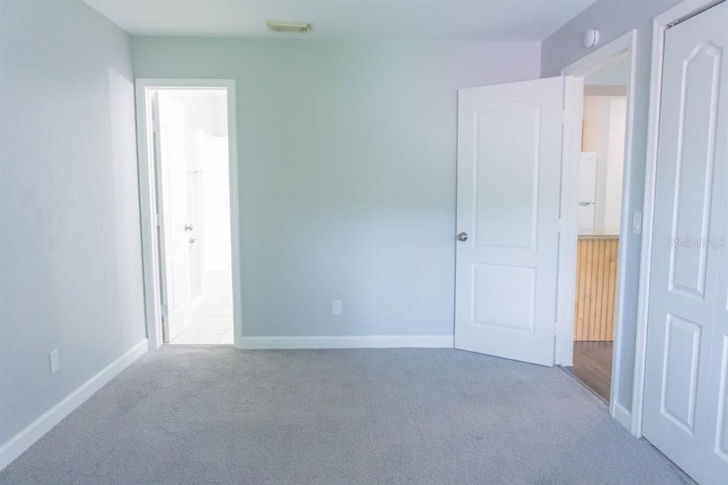 For Sale: $157,900 (2 beds, 2 baths, 918 Square Feet)