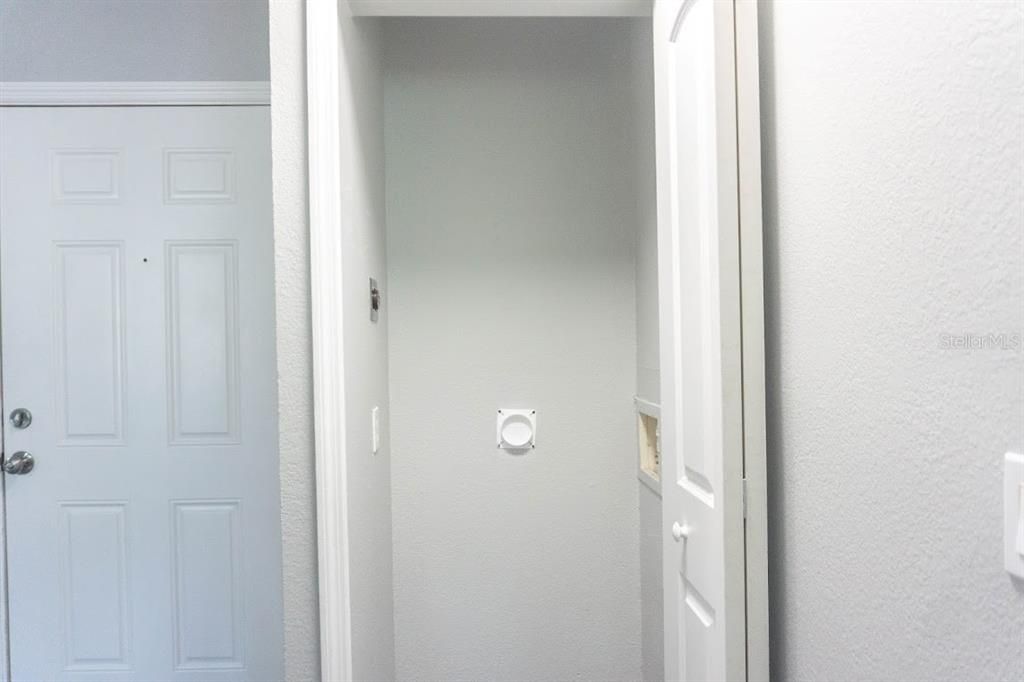 For Sale: $157,900 (2 beds, 2 baths, 918 Square Feet)